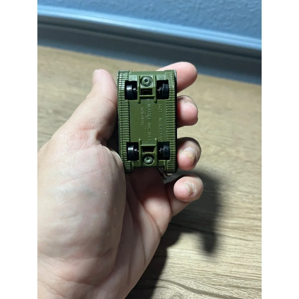 Hot Wheels Military Tank Vehicle Green‎ Camouflage Diecast Toy Car